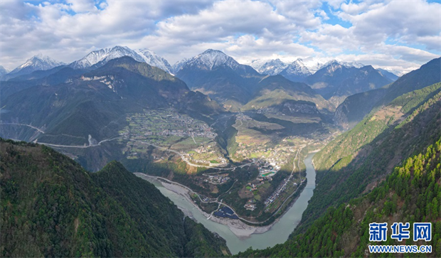 云南旅游,云南旅行社,云南團(tuán)建公司,云南策劃公司,云南會議公司,怒江旅游,怒江旅行社,怒江團(tuán)建公司,怒江會議公司,怒江會議會展：在云霧里的村莊 尋一個(gè)世外桃源